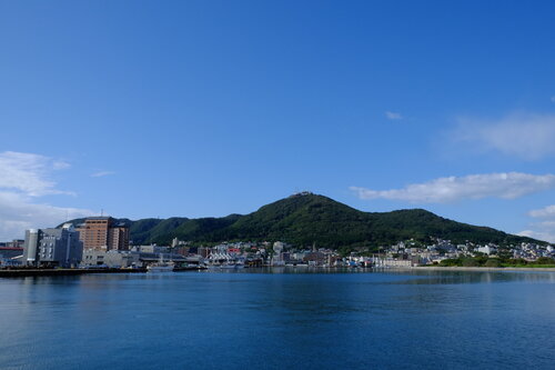 Mt_Hakodate_&_The_Hakodate_port-1.jpg